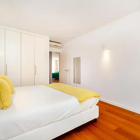 Whome Bright & Modern T1 Near Tagus River